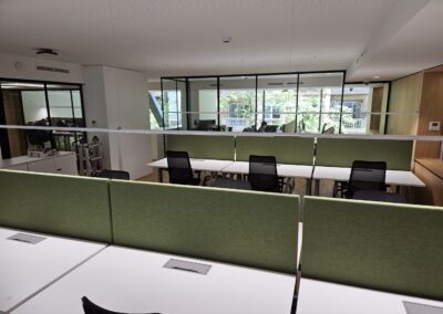 Áreas de trabajo, mesas y networking